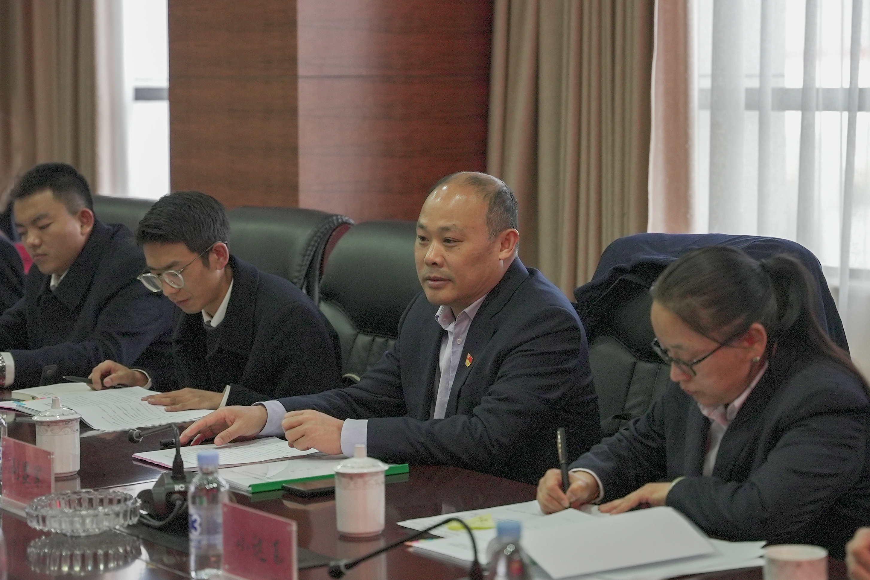 高争民爆民主生涯会刘总.jpg